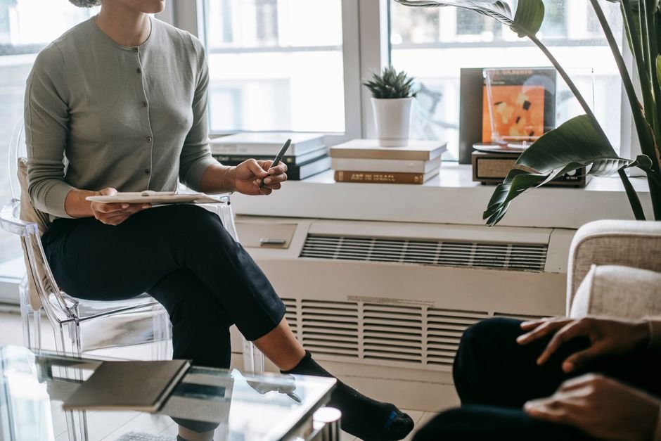 EMDR therapy: Calm therapist office interior