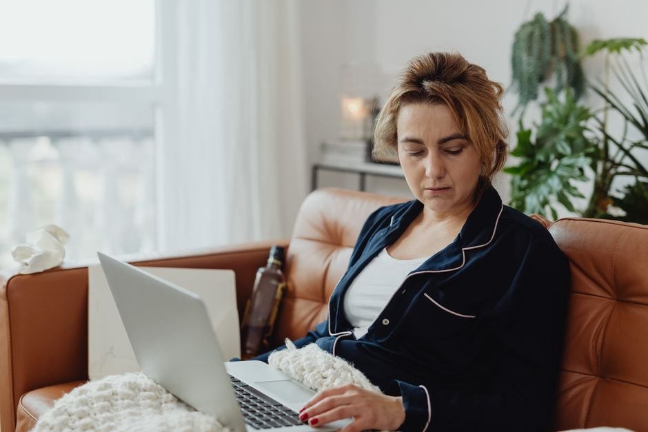 online psychiatrist: Woman using laptop at home calm