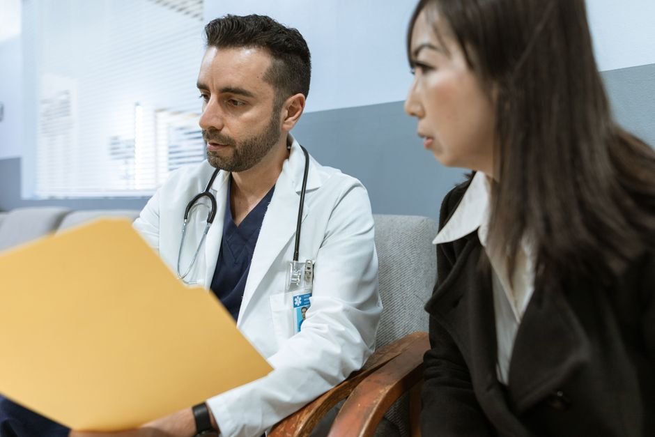 inpatient psychiatric care: Doctor and patient talking calm