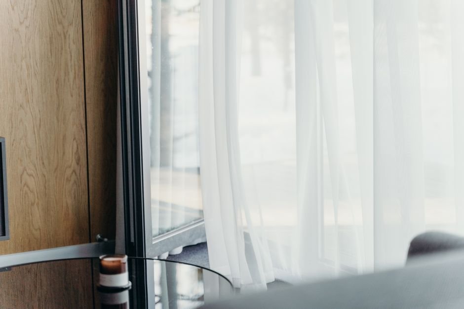 alcohol detox center: Calm peaceful hospital room window