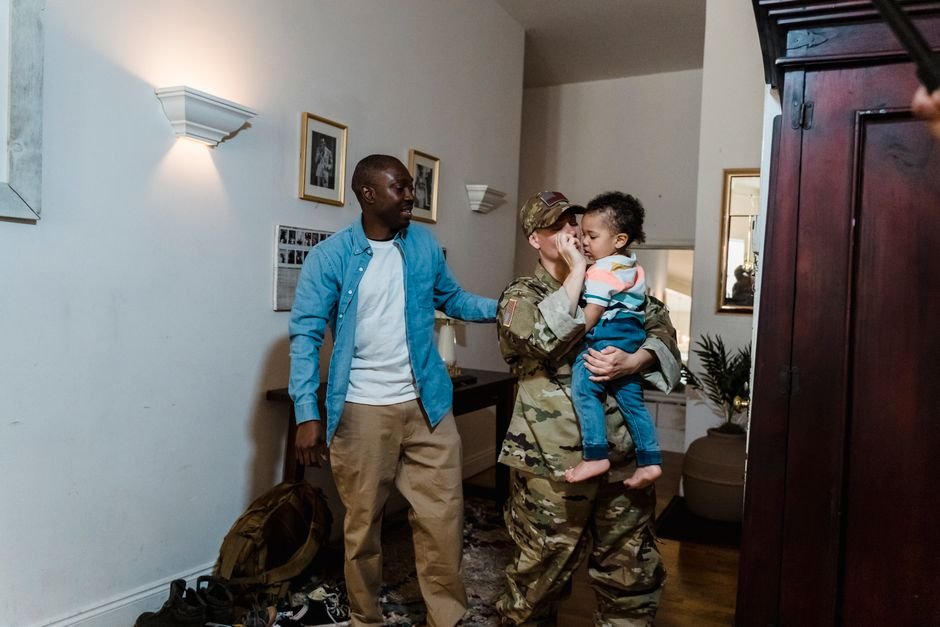 postpartum depression treatment: Supportive family moment warm
