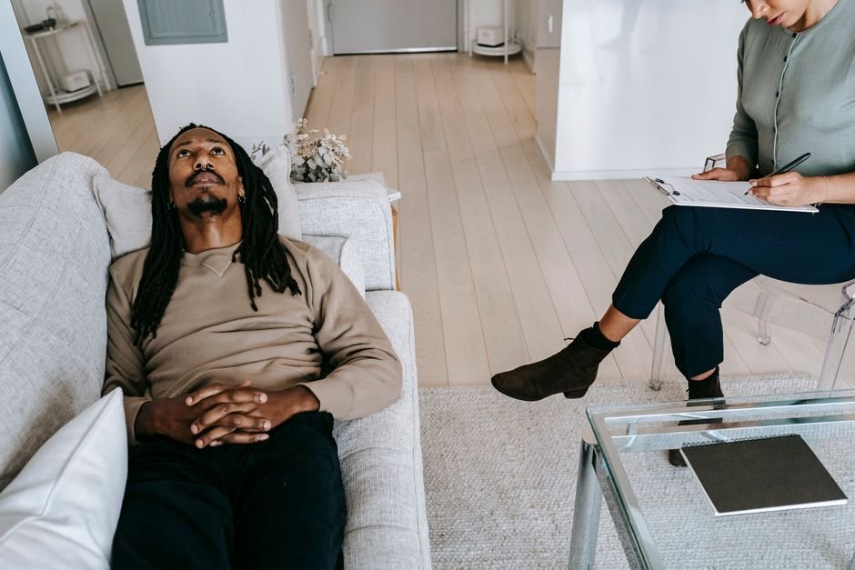 EMDR therapy: Therapy session couch counseling